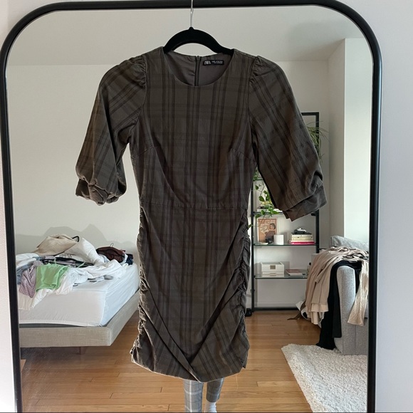 Zara Green Ruched Bodycon Dress - Picture 2 of 4